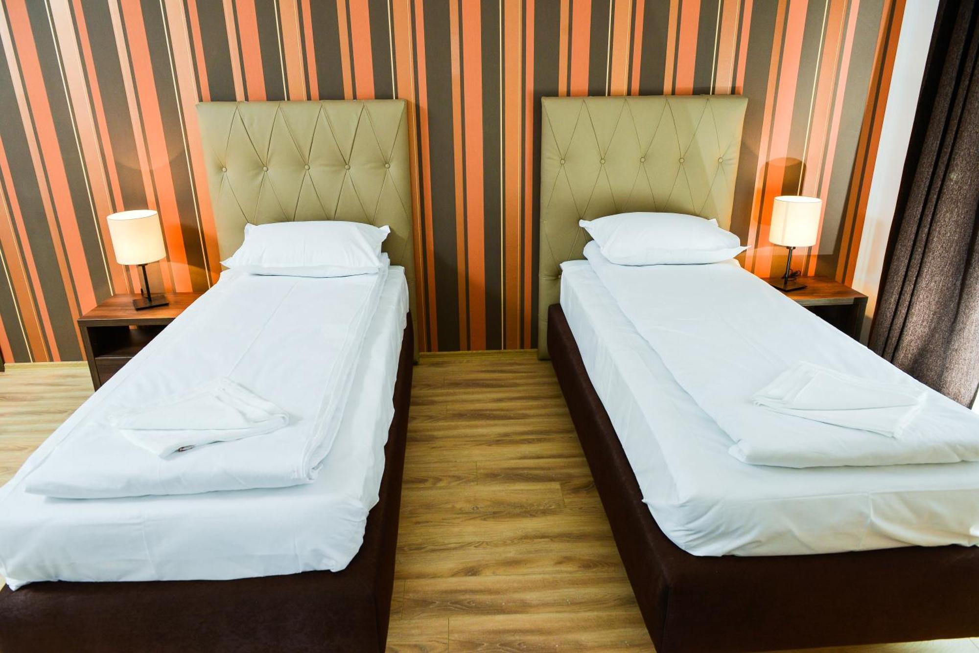 Hotel Park House Dej Esterno foto