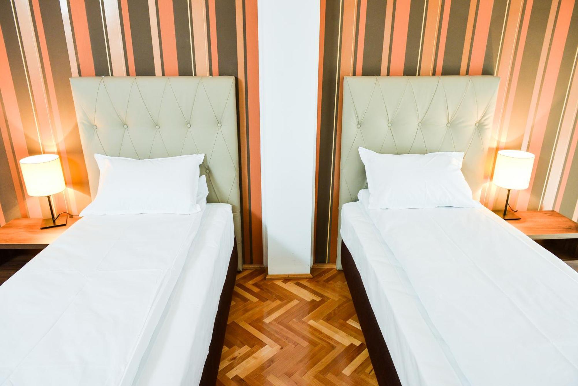 Hotel Park House Dej Esterno foto